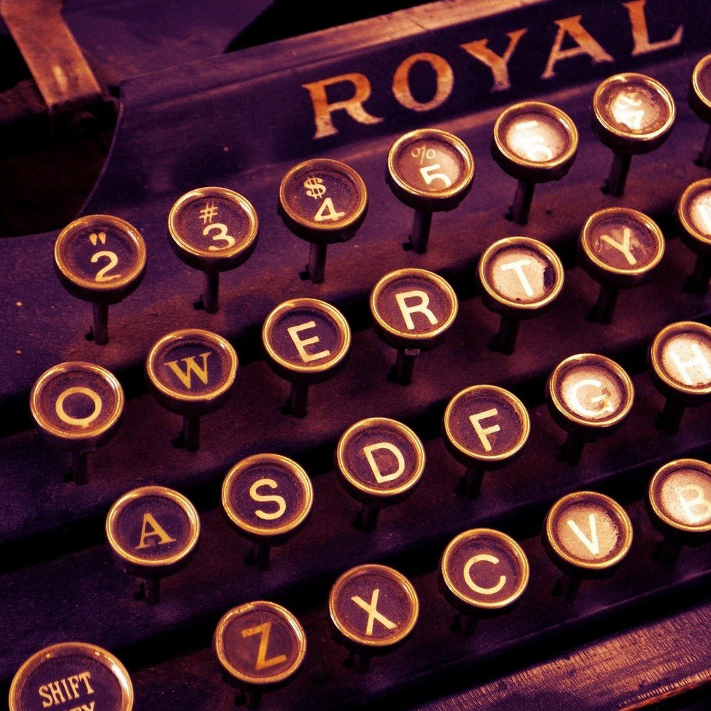 Почему клавиши на клавиатуре располагаются в последовательности QWERTY?