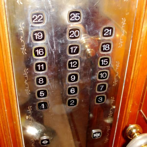 Почему в китайских зданиях пропускают этажи с номером 4?