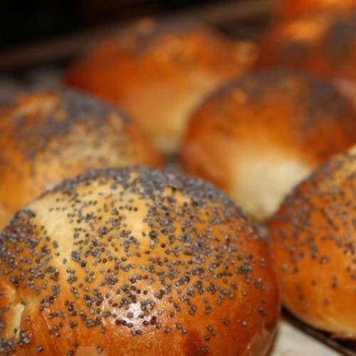 Чем опасны булочки с маком?