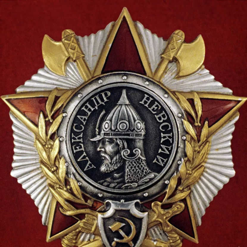 На ордене какого прославленного военачальника был изображён другой человек?
