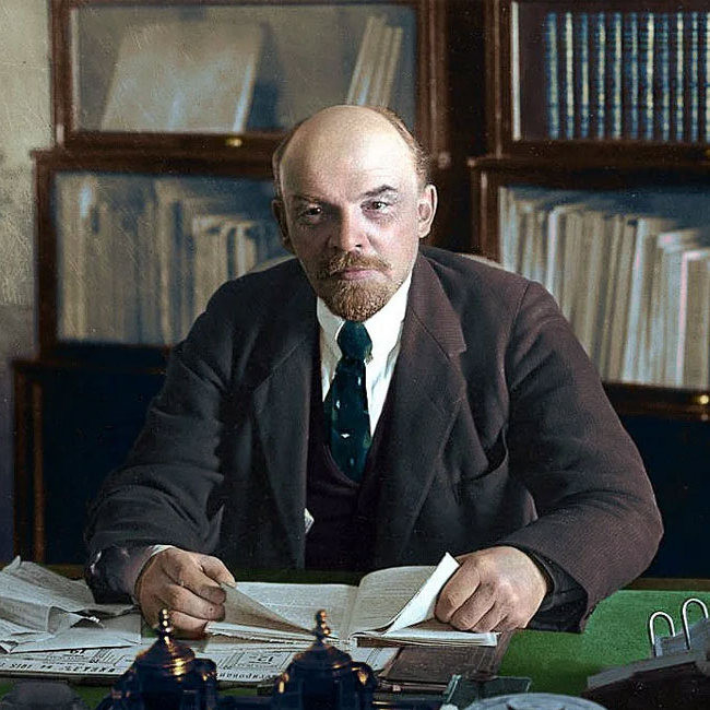 Чьё отчество в советской печати склонялось вопреки правилам русского языка?