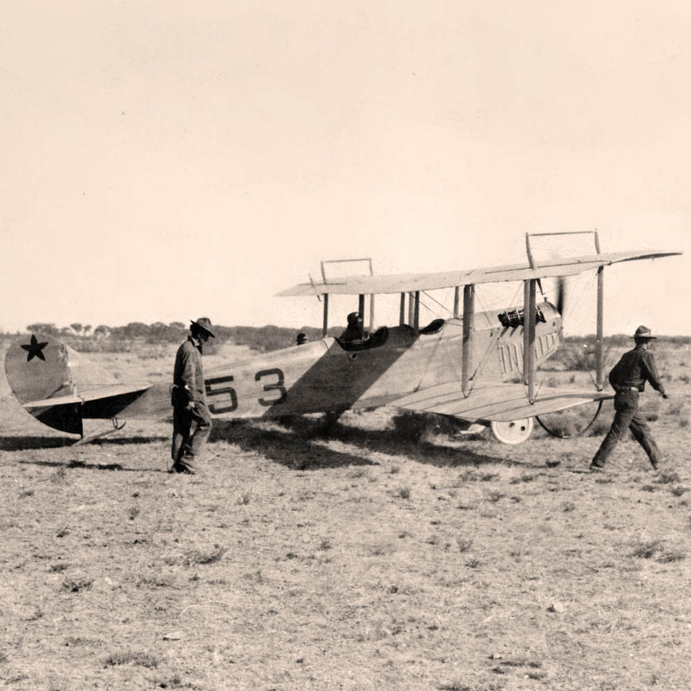 На чьих самолётах в 1916 году опознавательными знаками были красные звёзды?