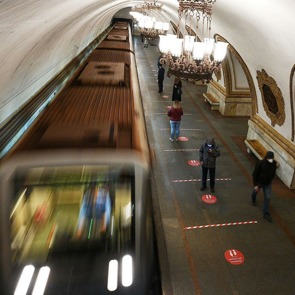 От чего зависит голос диктора в московском метро?