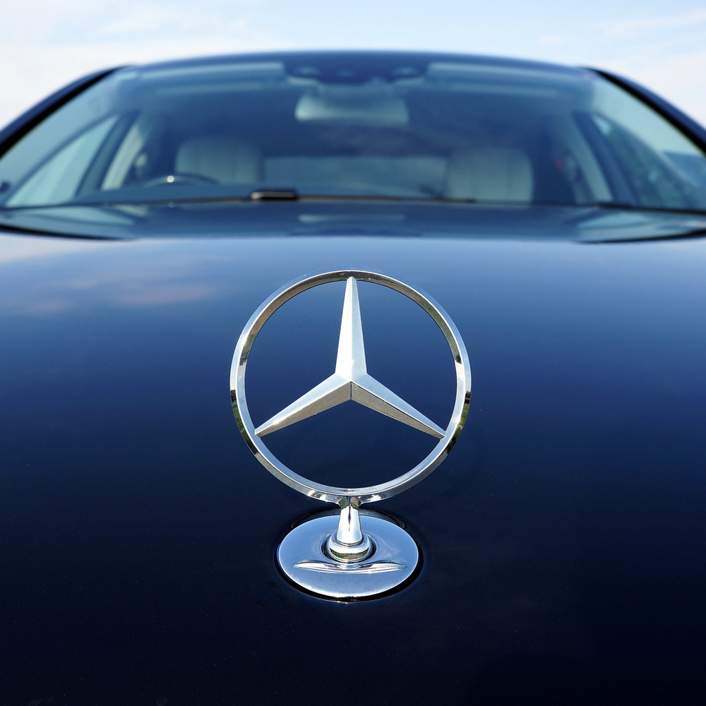Что символизирует звезда на логотипе Mercedes-Benz?