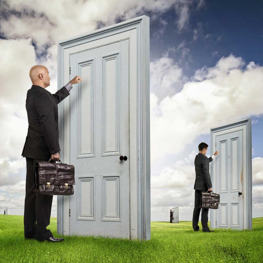 Какими манипулятивными способами можно добиться от человека бесплатной помощи?