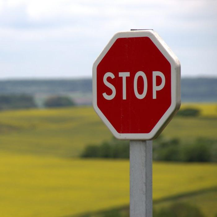 Почему только знак «STOP» имеет форму восьмиугольника?