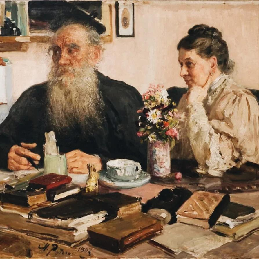 Какое совпадение в семейной жизни наблюдалось у писателей Толстых?